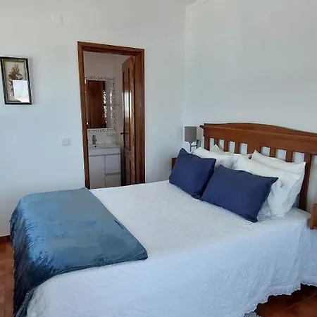 Pequena Baleia Bed and breakfast 3*