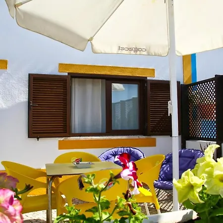 Pequena Baleia Bed and breakfast 3*