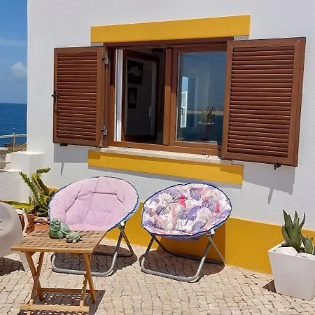 Pequena Baleia Bed and breakfast Ferrel (Leiria)